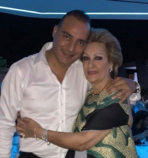 Νικόλας Οικονομίδης: Το συγκινητικό απαοχαιρετιστήριο μήνυμα στην μαμά του και Κύπρια επιχειρηματία Λένια Καττάμη